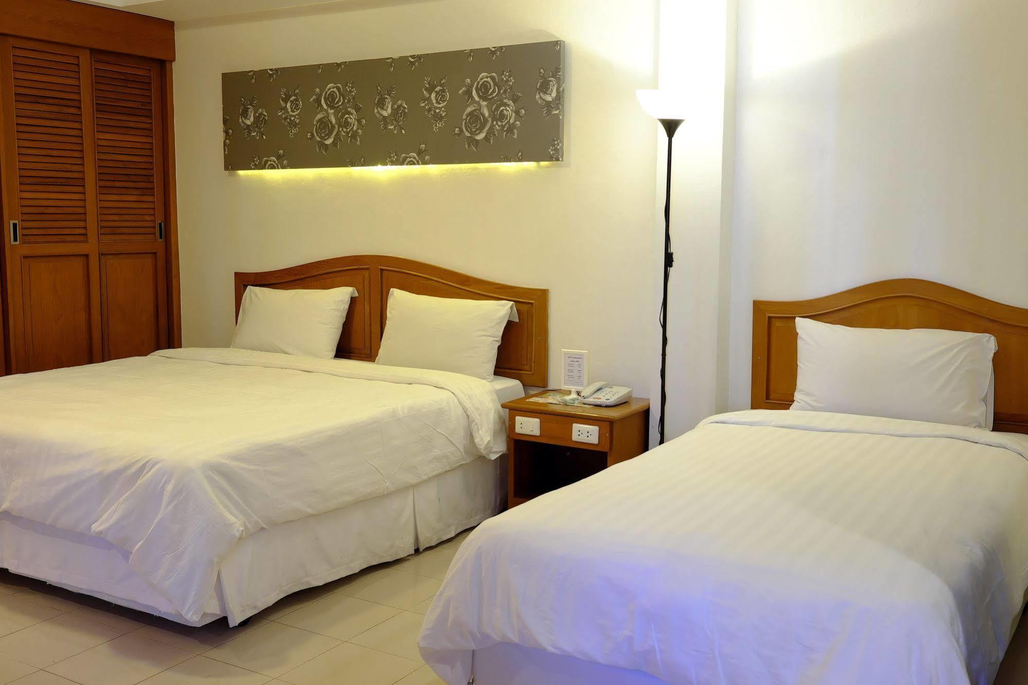 Pj Inn Pattaya Bagian luar foto