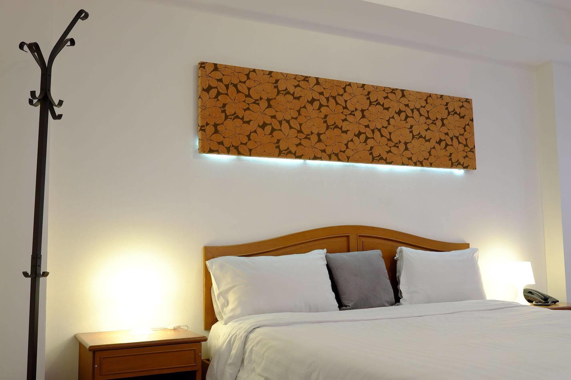 Pj Inn Pattaya Bagian luar foto