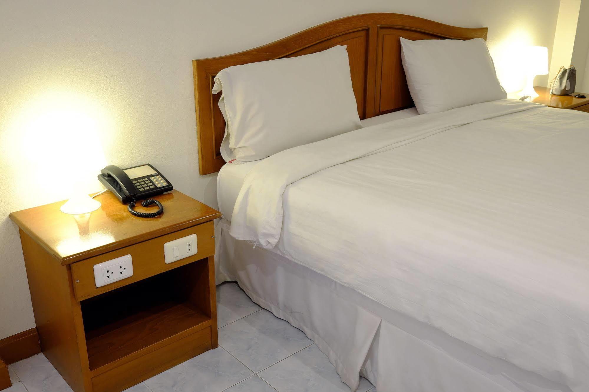 Pj Inn Pattaya Bagian luar foto